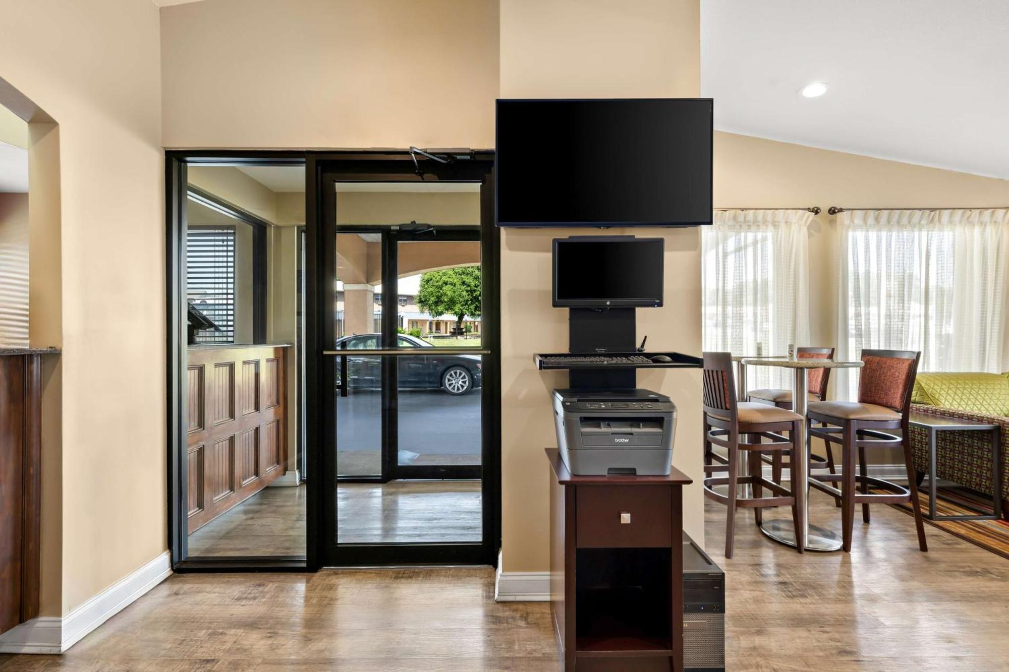 Best Western Catalina Inn Tuscaloosa Exterior photo